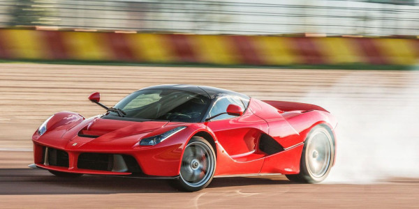 Nyewa Ferrari Rp60 Miliar Demi Konten, Influencer Ini Nabrak dalam 3 Detik!