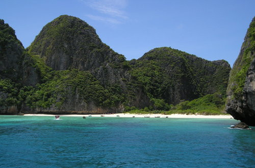 4 Pulau Terpencil di Indonesia, Cocok untuk Honeymoon