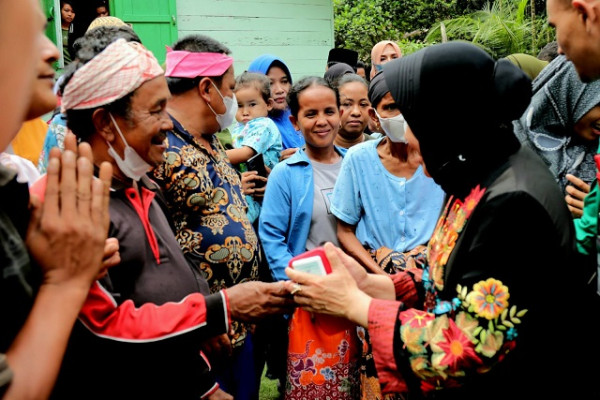 Kunjungi Suku Talang Mamak, Mensos Kaji Pembangunan Rumah Layak Huni dan Dukungan Sarana Kesehatan