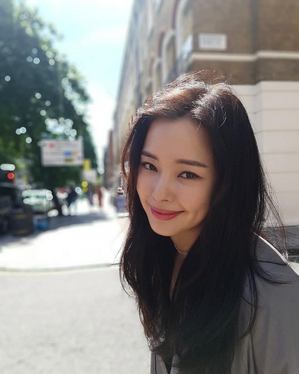 10 Artis Korea Punya Lesung Pipi, Senyumnya Bikin Klepek-klepek