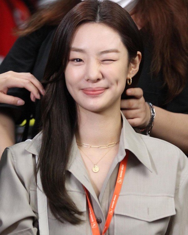 10 Artis Korea Punya Lesung Pipi, Senyumnya Bikin Klepek-klepek