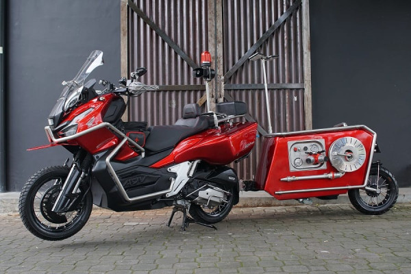 Usung Konsep Motorescue, Honda ADV Diubah Jadi Motor Pemadam Kebakaran