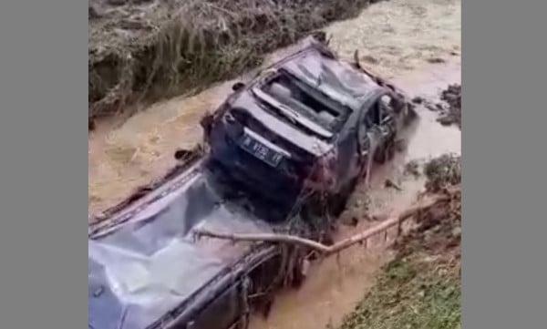 Banjir dan Bukit Longor di Ngaliyan Semarang, 6 Mobil Hanyut Sejauh 2 Km