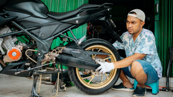 Ini Bahayanya Menggunakan Ban dan Velg Terlalu Lebar untuk Motor 150 cc