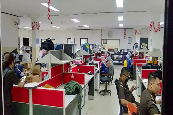 Penampakan Kejagung Geledah Kantor Kominfo Terkait Korupsi BTS