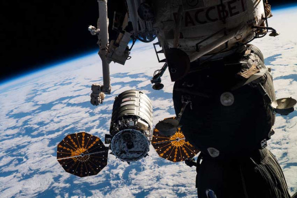 Roket Antares Luncurkan Kapal Kargo Cygnus NG-18, Bawa Sejumlah Eksperimen Liar NASA