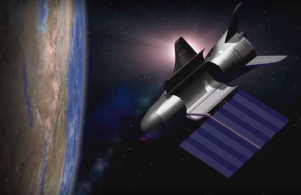 Pesawat Luar Angkasa Militer AS X-37B Catatkan Rekor 900 Hari di Orbit