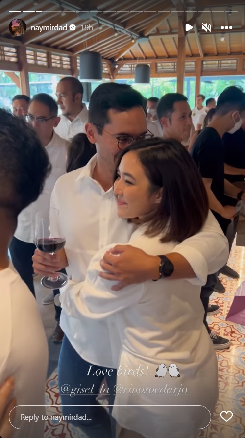 Go Public, Rino Soedarjo Peluk Mesra Gisella Anastasia
