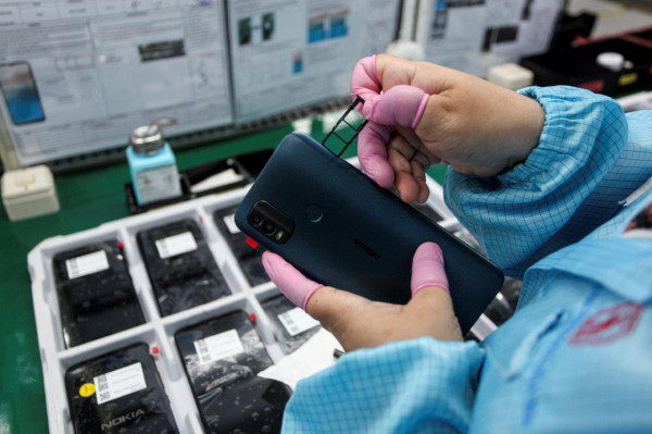 Diam-diam Nokia Produksi HP Murah C-Series di Batam