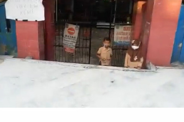 Viral Akses Masuk SDN Pondok Cina 1 Tertutup Proyek Trotoar, Ini Sebabnya