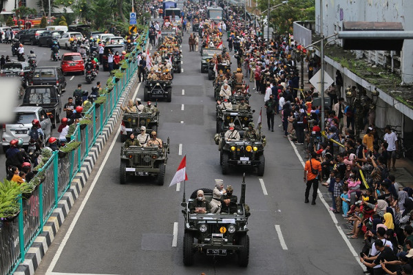 Pemkot Surabaya Sukses Gelar Kembali Parade Surabaya Juang