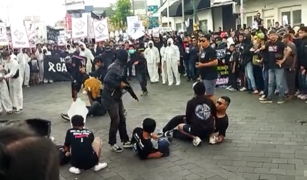 Penampakan Demo Ribuan Aremania Memperingati 40 Hari Tragedi Kanjuruhan