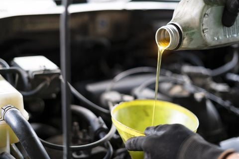 Ini 4 Rekomendasi Oli untuk Mobil MPV yang Bikin Perjalanan Jadi Lebih Nyaman