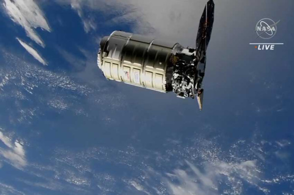 Kapal Kargo Cygnus Tiba di Stasiun Luar Angkasa, Satu Panel Surya Tak Berfungsi