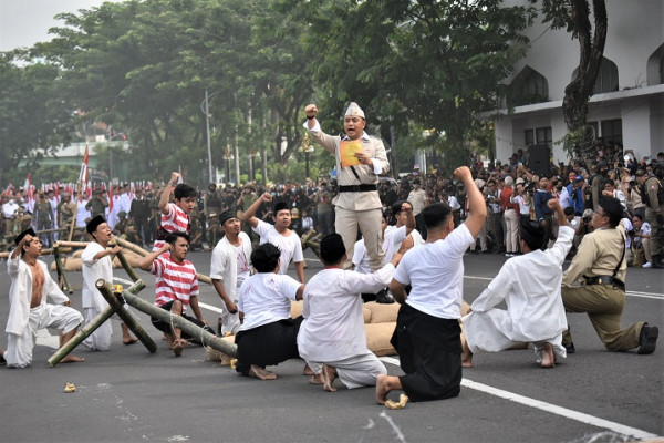 Pemkot Surabaya Sukses Gelar Kembali Parade Surabaya Juang
