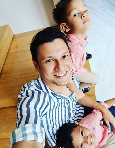 Hari Ayah Nasional, Inilah 7 Hot Daddy yang Kegantengannya Bertambah saat Momong Anak