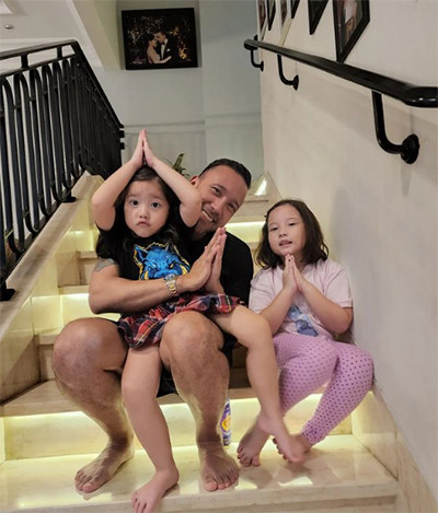 Hari Ayah Nasional, Inilah 7 Hot Daddy yang Kegantengannya Bertambah saat Momong Anak