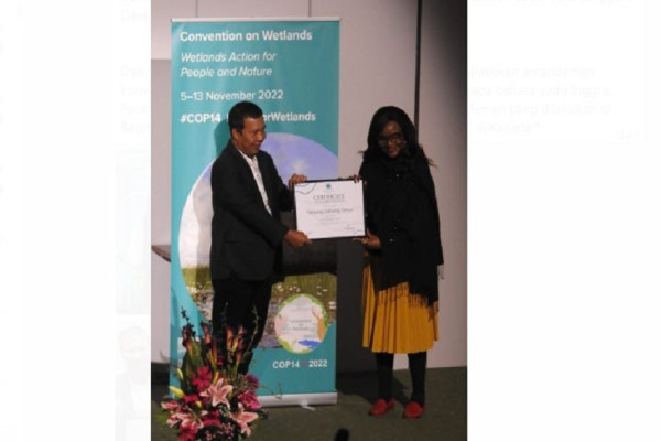 Mantap! Bupati Tanjung Jabung Timur Jambi Terima Ramsar’s Award di Jenewa Swiss