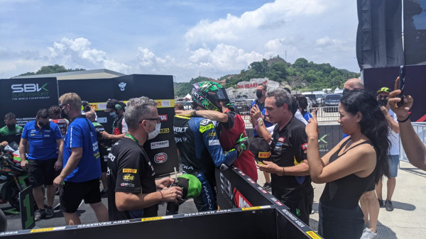 Tempel Dominique Aegerter, Stefano Manzi Juara 2 di WSSP Mandalika 2022