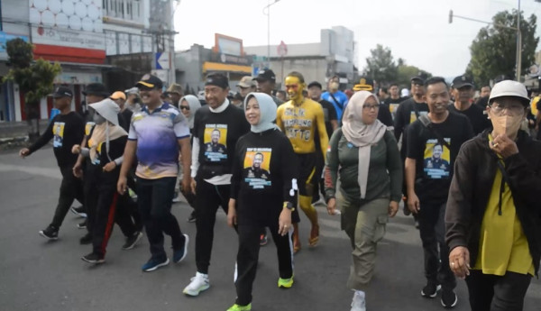 Akhiri Tugas sebagai Bupati Cilacap, Tatto Pulang Kampung Jalan Kaki 96 Km