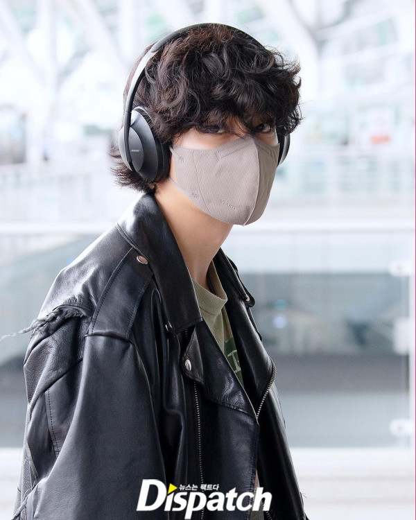 V BTS Terpantau Berada di Bandara Incheon, Mau Kemana?