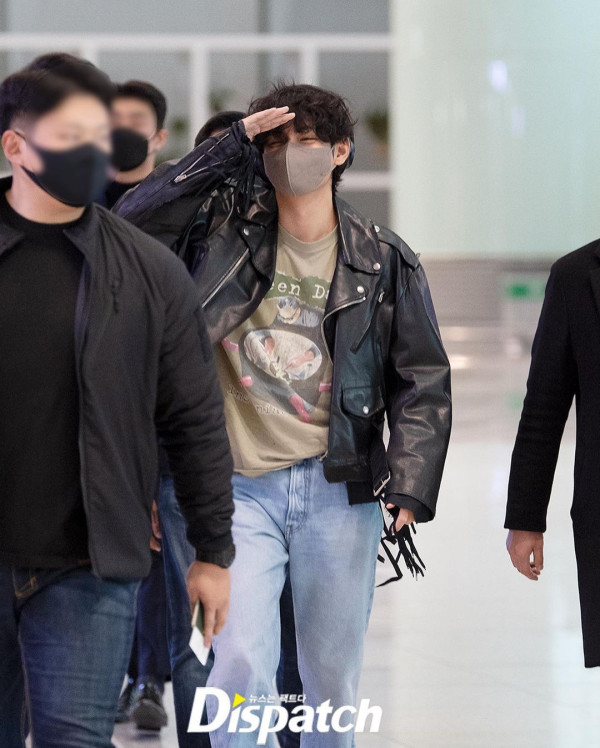 V BTS Terpantau Berada di Bandara Incheon, Mau Kemana?