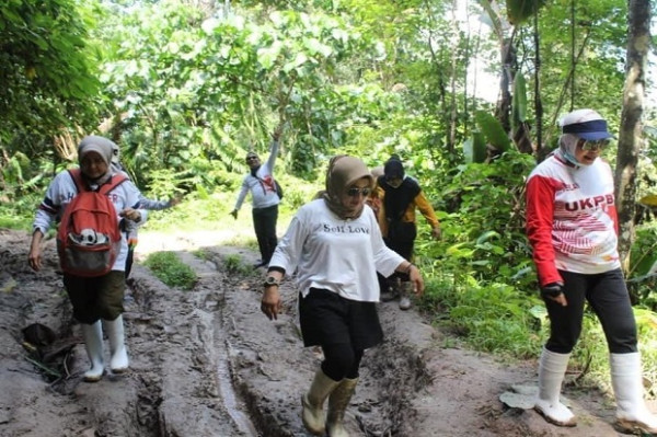 Semangat Perjalanan Wabup Merlan, Telusur Rimba TNBW untuk Sapa Warga Pinogu