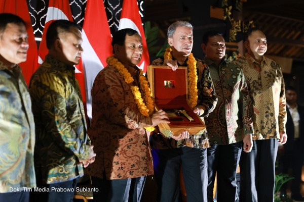 Usai MoU Pertahanan Diteken, Prabowo dan Menhan Turki Hulusi Akar Gelar Pertemuan