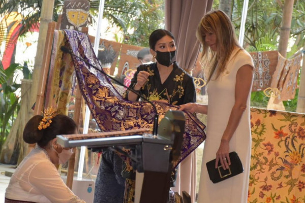 Intip Duet Ibu Negara RI dan Wamenparekraf Angela Dampingi Workshop Kerajinan Tangan Spouse Program G20