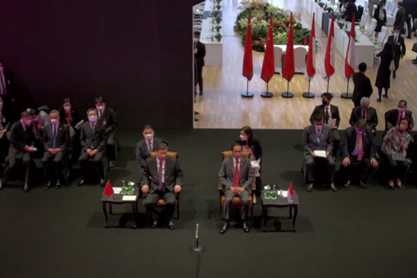 Potret Duet Jokowi dan Xi Jinping Lihat Uji Dinamis Kereta Cepat Jakarta-Bandung