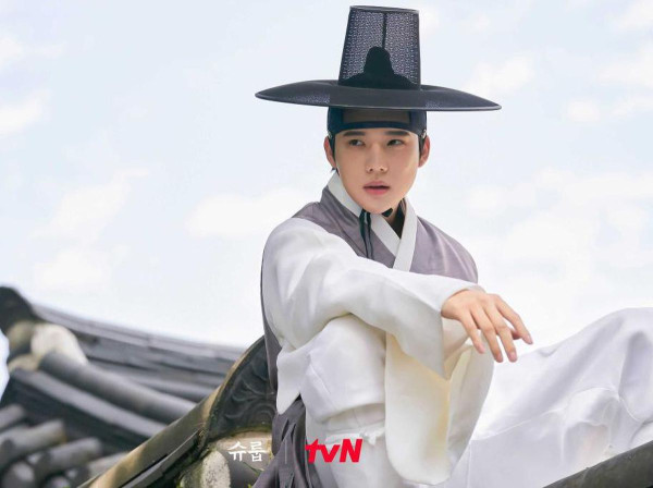 3 Alasan Pangeran Seongnam Jadi Idola Baru dalam Under The Queen’s Umbrella