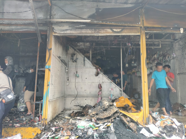Kisah Pilu Maharti, Korban Kebakaran Pasar Pagi Asemka yang Kehilangan 2 Toko dan Rugi hingga Rp500 Juta