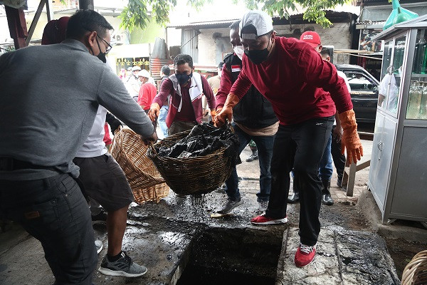 Pemkot Surabaya Inisiasi Surabaya Bergerak untuk Hidupkan Kembali Tradisi Gotong Royong