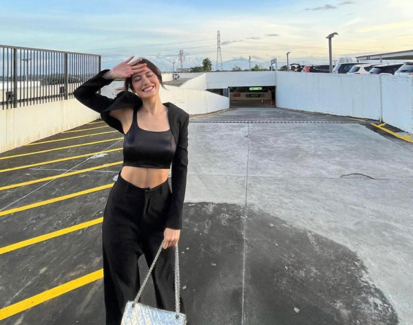 4 Potret Pevita Pearce Terbaru yang Terlihat Cantik, Bergaya ala Cewek Mamba