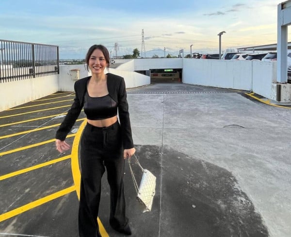 4 Potret Pevita Pearce Terbaru yang Terlihat Cantik, Bergaya ala Cewek Mamba