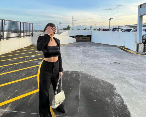 4 Potret Pevita Pearce Terbaru yang Terlihat Cantik, Bergaya ala Cewek Mamba