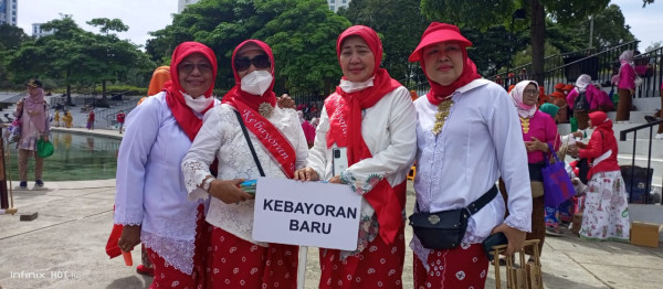 Ratusan Lansia Unjuk Kebolehan Bermain Angklung di Lapangan Banteng