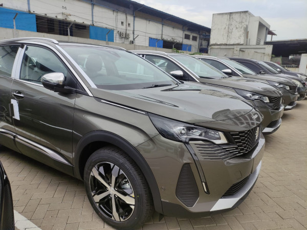 Harga Tidak Naik, Peugeot 5008 Allure Punya Warna Baru