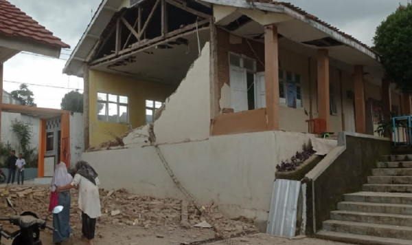 Ini Penampakan Gedung-gedung Roboh di Cianjur Akibat Gempa Dahsyat