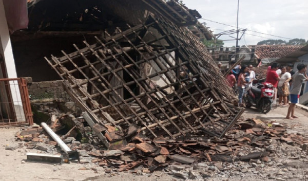 Ini Penampakan Gedung-gedung Roboh di Cianjur Akibat Gempa Dahsyat