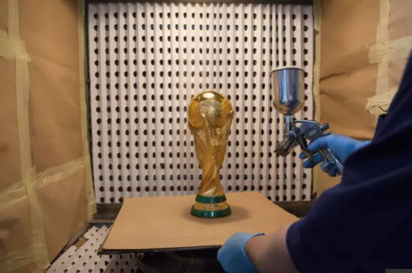 Yuk, Intip Kerumitan Proses Pembuatan Replika Trofi Piala Dunia