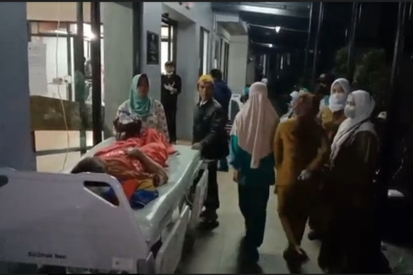Akses Terputus, Korban Gempa Dahsyat Cianjur Banjiri RSUD Cimacan