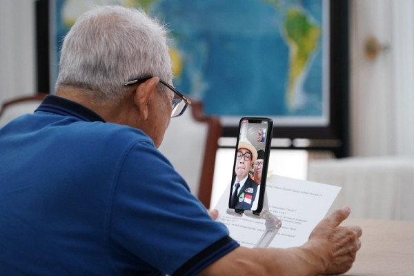 Wapres Ma’ruf Amin Pakai Polo Shirt Video Call Ridwan Kamil soal Gempa Cianjur