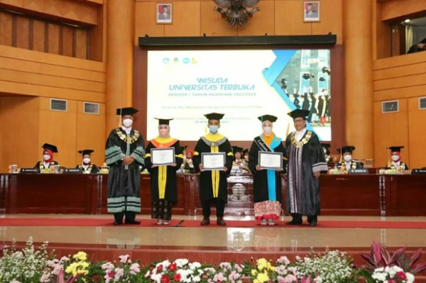 Universitas Terbuka Gelar Wisuda bagi 1.995 Lulusannya