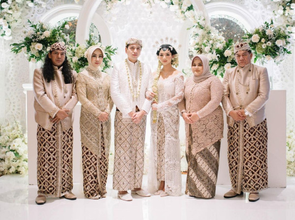 5 Fakta Menarik Pernikahan Rendi Jhon dan Glenca Chysara