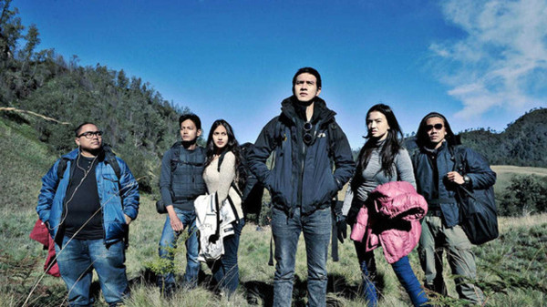 3 Film yang Diperankan Pevita Pearce, Nomor Terakhir Populer di Kalangan Pendaki