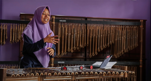 CERMIN: Belajar Islam yang (Memang) Memanusiakan Manusia