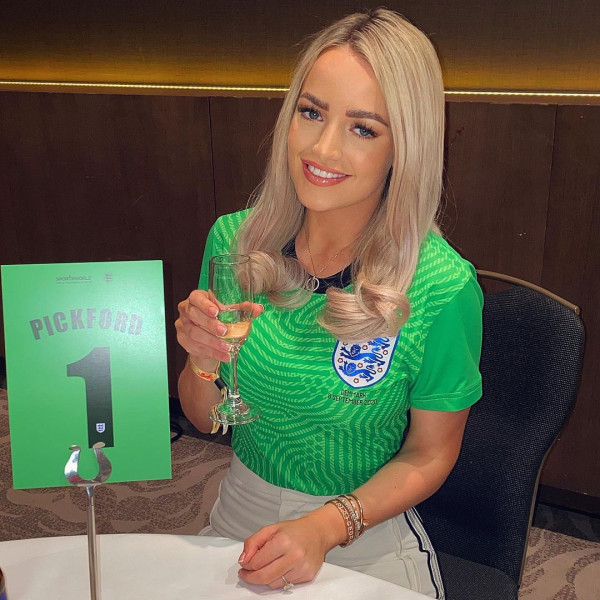 5 WAGs Cantik Pasangan Bintang Sepakbola Inggris di Piala Dunia 2022
