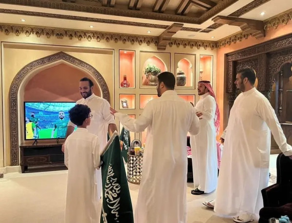 MBS Berlutut dan Berdoa Rayakan Kemenangan Arab Saudi di Piala Dunia 2022