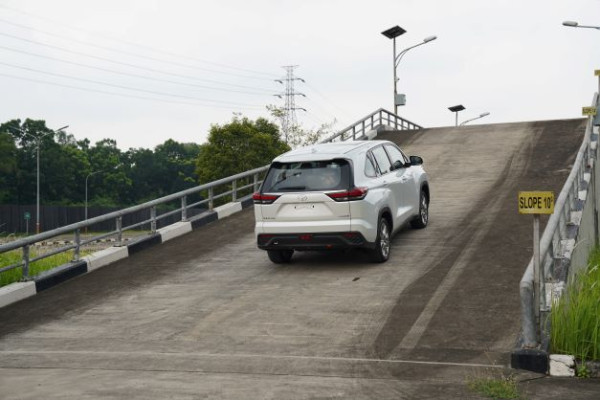 Pengin Punya MPV Hybrid, Ini Harga dan Skema Kredit Cicilan Lengkap Toyota Innova Zenix